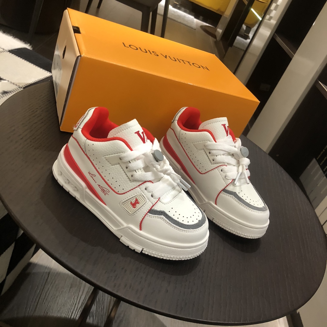 Children's shoes child